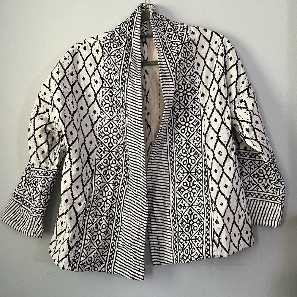 Super cute handmade kantha jacket. Two slice front pockets,,, looks great on